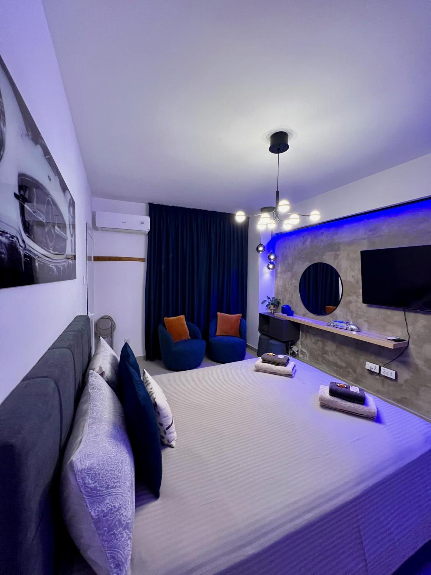 Fat Cow Apartments Larnaca Ngoại thất bức ảnh